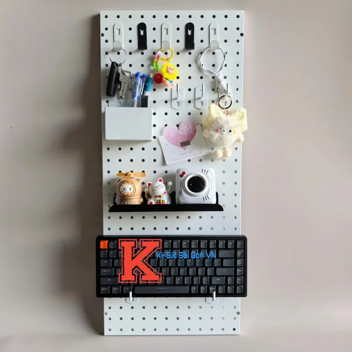 Bảng Pegboard Lỗ Tròn Cao Cấp Gắn Tường Decor – Sắt V Lỗ Sài Gòn