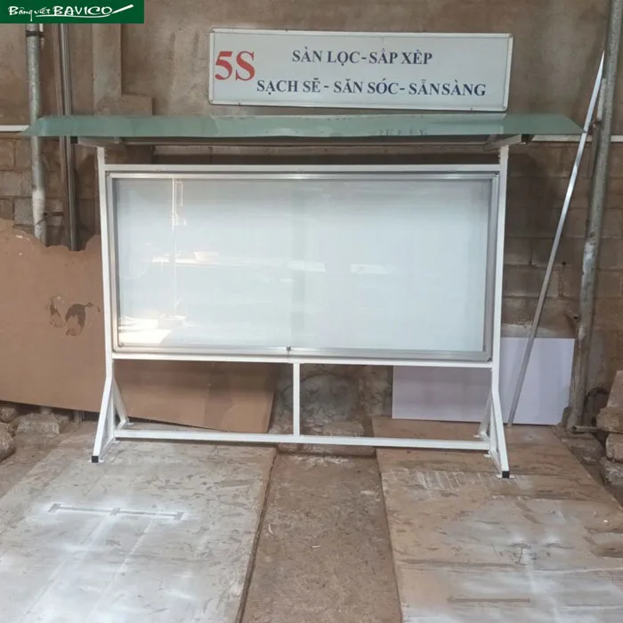 Bảng thông báo ngoài trời có gắn mái che - Bảng Viết Bavico Bảng thông báo ngoài trời có gắn mái che - Bảng Viết Bavico