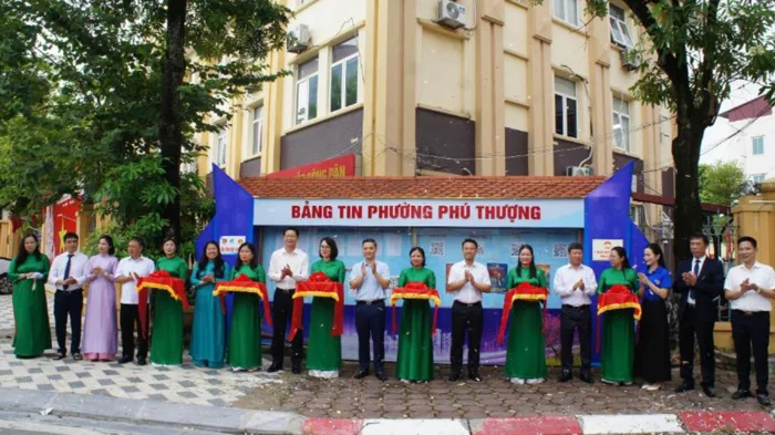 Đoàn thanh niên phường Phú Thượng đã tổ chức khánh thành công trình “Bảng  tin thanh niên”