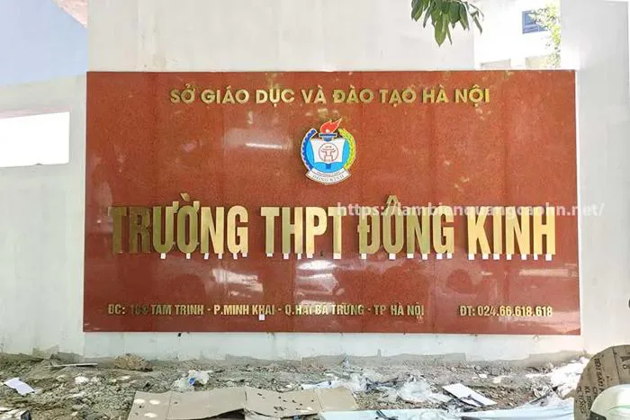 bang-tin-inox-truong-hoc-1