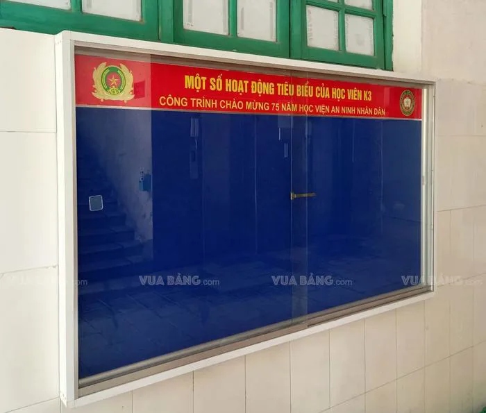 Bảng Thông Tin Kính Lùa Treo Tường Tốt Nhất | Vua Bảng