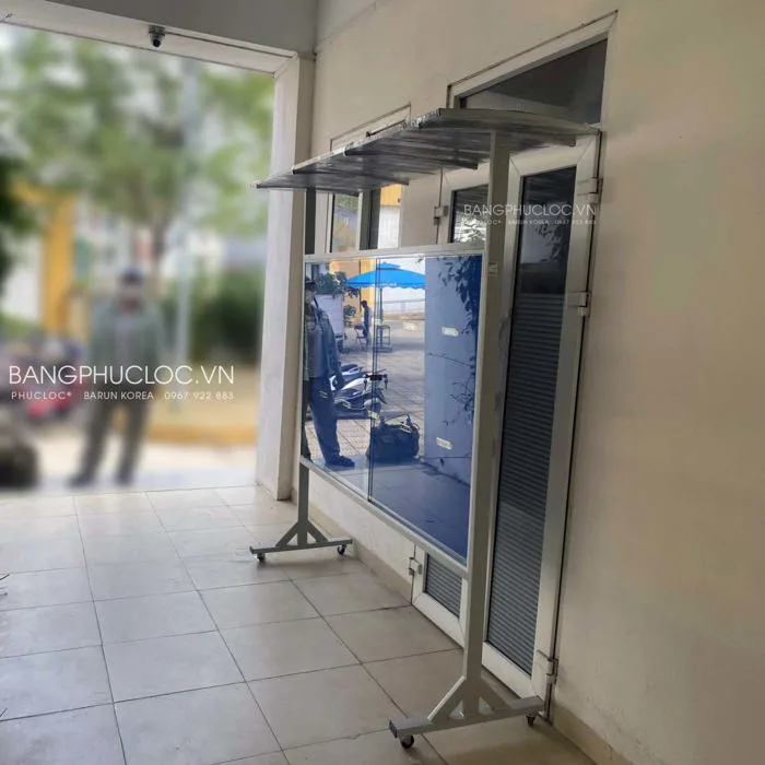 Bảng Thông Tin Kính Lùa Có Mái Che Bảng Thông Tin Kính Lùa Có Mái Che