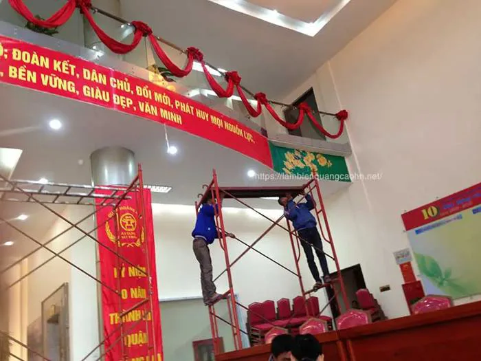 Khẩu hiệu trang trí hội trường ủy ban, cơ quan đẹp và nghiêm trang. Khẩu hiệu trang trí hội trường ủy ban, cơ quan đẹp và nghiêm trang.