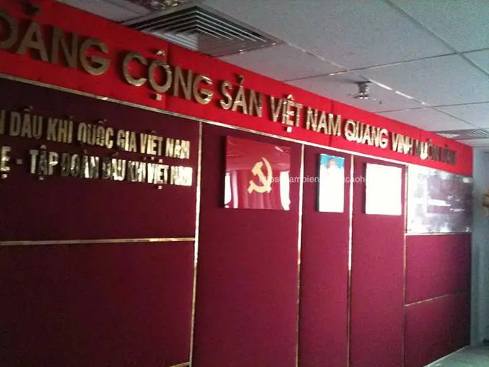 Khẩu hiệu trang trí hội trường ủy ban, cơ quan đẹp và nghiêm trang. Khẩu hiệu trang trí hội trường ủy ban, cơ quan đẹp và nghiêm trang.