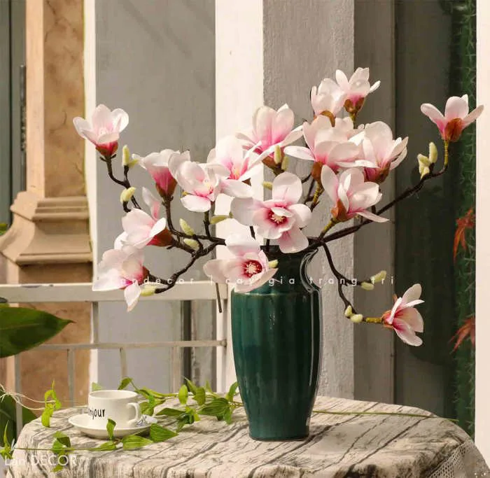 BÌNH HOA GIẢ TRANG TRÍ - BÌNH HOA MỘC LAN NHẸ NHÀNG, SANG TRỌNG- BH1199  Tổng Kho Sỉ Cây Giả Trang Trí Lan Decor - Giá Từ Nhà Sản Xuất