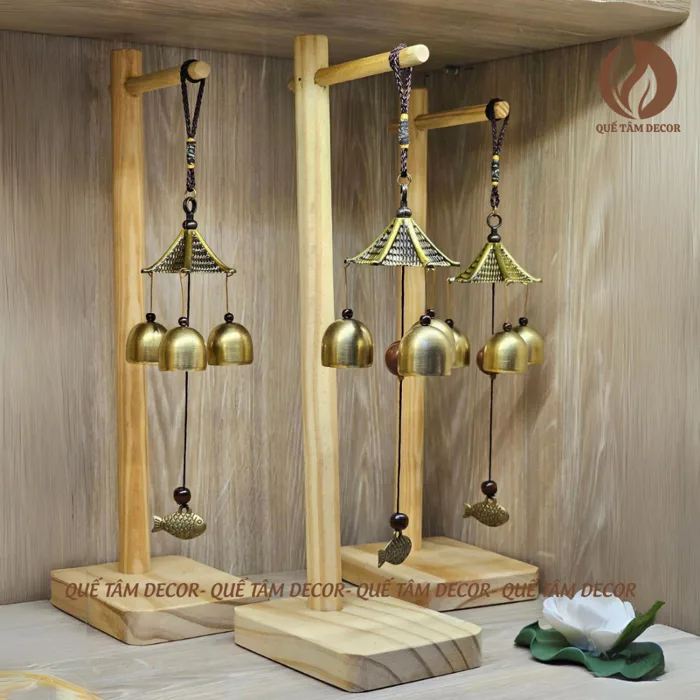 Kệ chuông gió phong thuỷ , kệ bằng gỗ treo chuông hoặc các vật dụng khác  trang trí góc tu tập - Quế Tâm Decor.