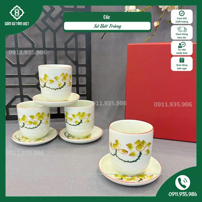 Cốc sứ Bát Tràng men kem vẽ hoa sen xanh