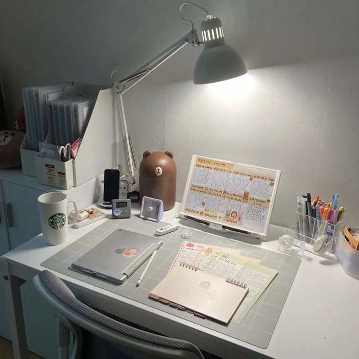 9+ Cách Decor Trang Trí Bàn Học Kiểu Hàn Quốc Nhìn Là Yêu Ngay