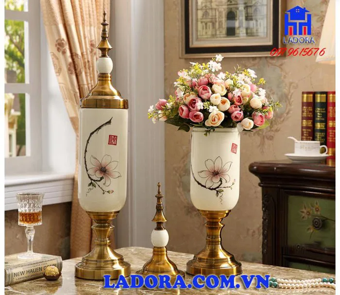 Trang trí phòng khách tân cổ điển sang trọng Bộ Lọ hoa sứ cao cấp