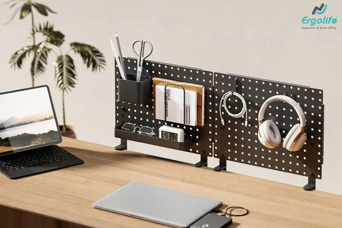 5 cách decor bàn làm việc với bảng treo Pegboard gọn gàng và sáng tạo hơn
