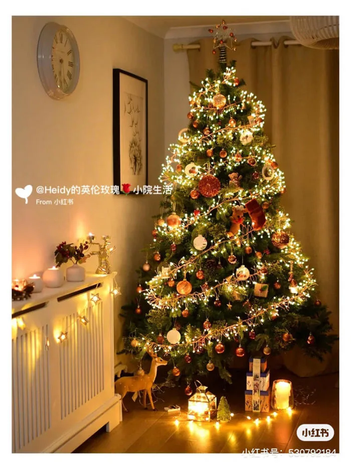 99+ Ý tưởng trang trí cây thông noel tại nhà đẹp, độc, đơn giản