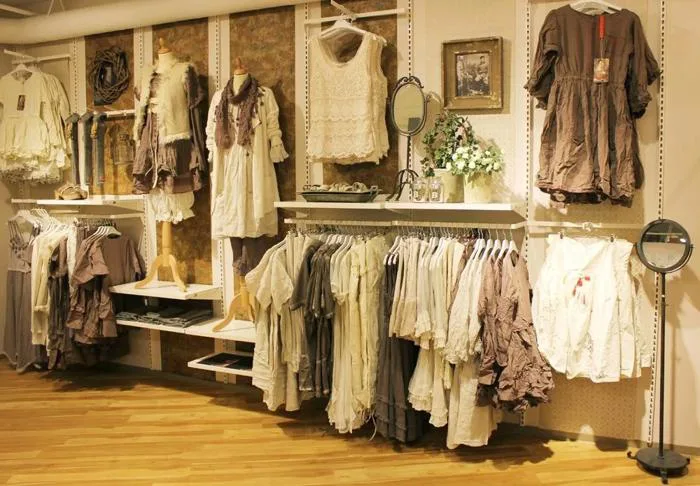 Thiết kế shop quần áo nữ: 50+ mẫu đẹp, nhỏ, đơn giản & tiết kiệm 2026 • Sưa  Interior