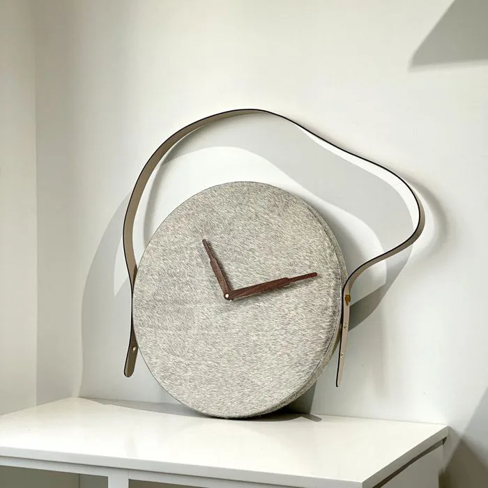 Đồng hồ treo tường lông ngựa – AMASE - Modern and Elegant Decor