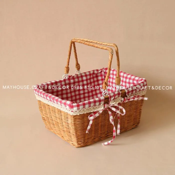 Giỏ mây tre đan đi picnic hình chữ nhật có quai xách lót vải caro đỏ Giỏ mây tre đan đi picnic hình chữ nhật có quai xách lót vải caro đỏ