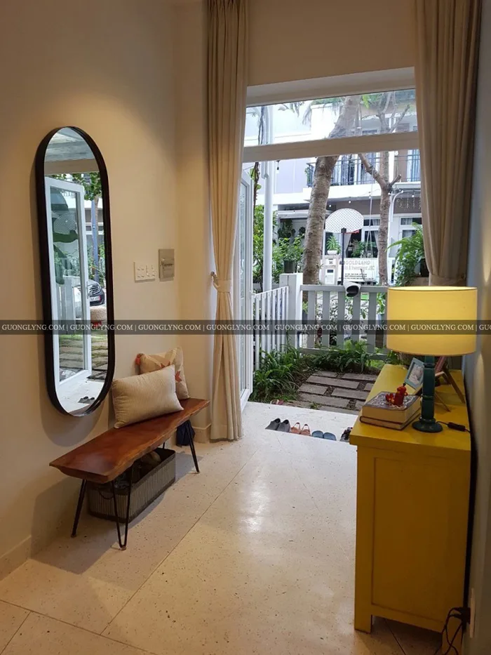 Bí quyết trang trí gương phòng khách mang đến tài lộc