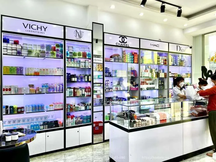 100+ Mẫu thiết kế tủ trưng bày đẹp, ấn tượng shop, showroom