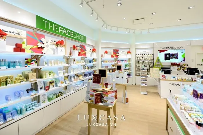 Thi công nội thất sản xuất tủ kệ showroom shop mỹ phẩm thefaceshop