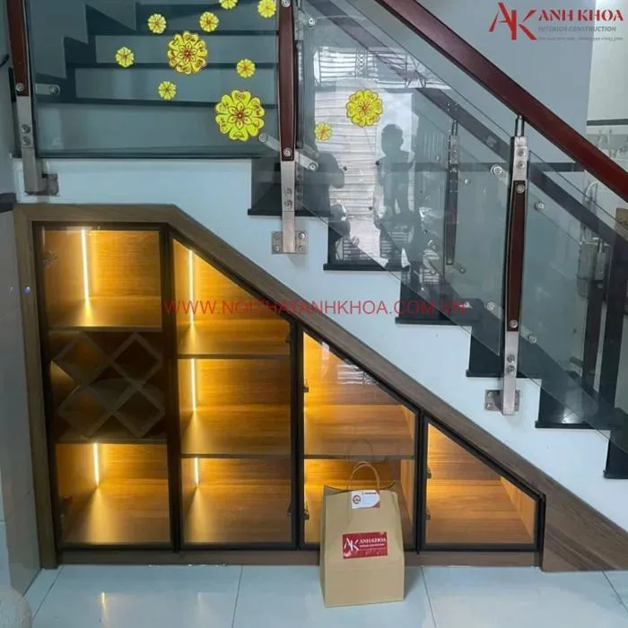 Tủ Kệ Dưới Gầm Cầu Thang Gỗ Công Nghiệp Kết Hợp Cánh Kính