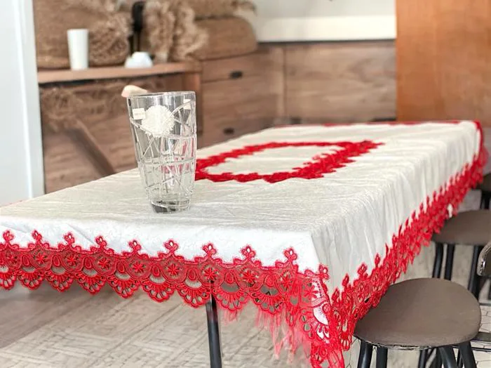 Khăn trải bàn vải gấm phối ren hình chữ nhật - cỡ vừa và lớn - Decor – Siêu  thị Emily Mart - Tân Phú