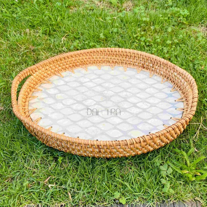 Khay mây khảm trai oval gia công tại xưởng mây tre Việt Nam