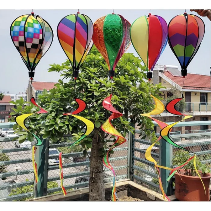 Khinh khí cầu xoay treo trang trí ngoài trời