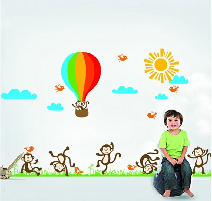 Decal Trang Trí Khinh Khí Cầu Và Những Chú Khỉ