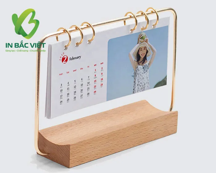9+ Mẫu Lịch Để Bàn Đế Gỗ Độc Đáo Nhất. Click Xem Ngay!
