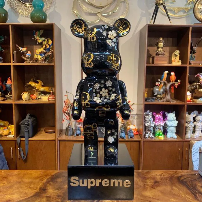 Mô Hình Gấu Bearbrick Trang Trí – Cá Heo Decor