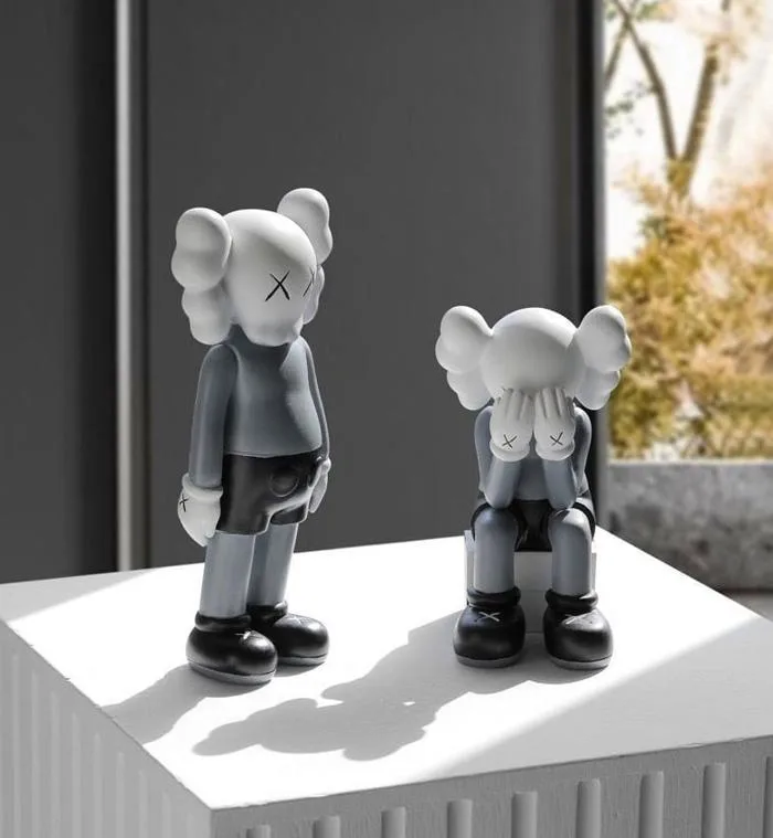 Mô hình gấu Kaws trang trí nội thất độc đáo, đẹp mắt cho phòng khách Mô hình gấu Kaws trang trí nội thất độc đáo, đẹp mắt cho phòng khách