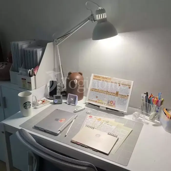 Hướng Dẫn Cách Decor Bàn Học Đơn Giản