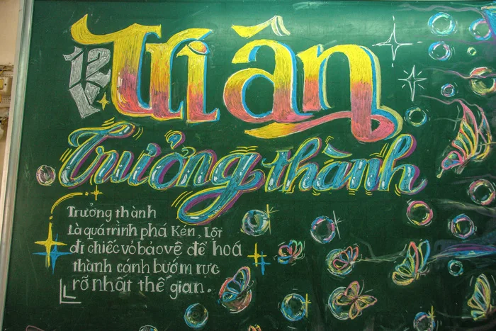 Trầm trồ với bức vẽ trên bảng phấn của học sinh tỉnh An Giang