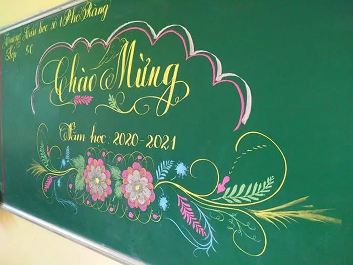 Những mẫu trang trí bảng lớp bằng phấn đơn giản và tinh tế