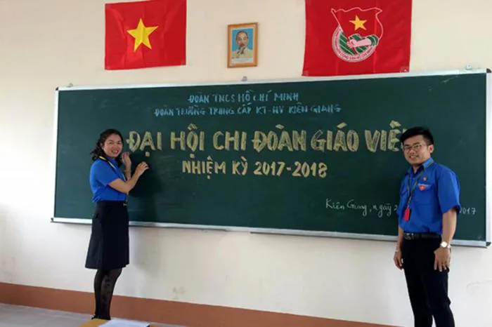 Top 10 Hướng dẫn trang trí bảng đại hội chi đoàn đẹp nhất - toplist.vn