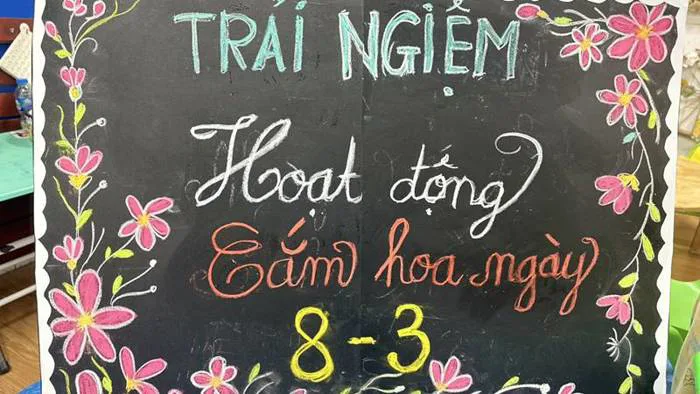 Tổng hợp 20 mẫu trang trí bảng 8/3 cho lớp học đẹp nhất Tổng hợp 20 mẫu trang trí bảng 8/3 cho lớp học đẹp nhất