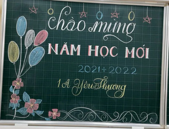 trang-tri-bang-tin-chao-mung-khai-giang-1