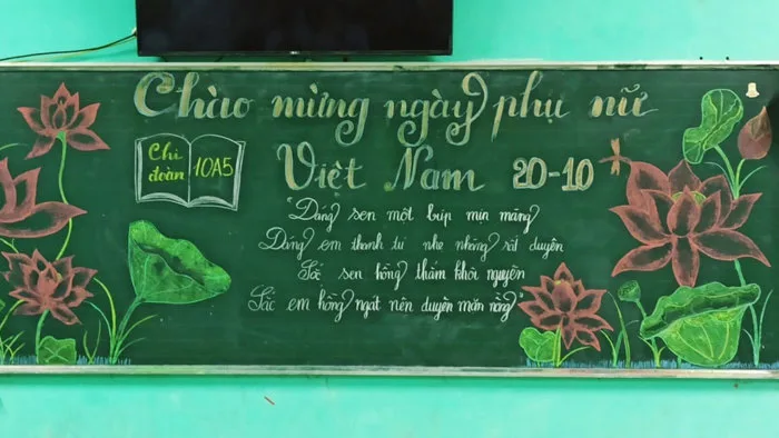 trang-tri-bang-tin-ngay-2010-1