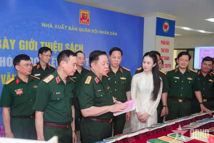 Phát động phong trào đọc sách “Lan tỏa văn hóa đọc - Kết nối tri thức”