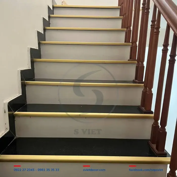 11 Cách trang trí bậc cầu thang trường mầm non An toàn, Sinh động