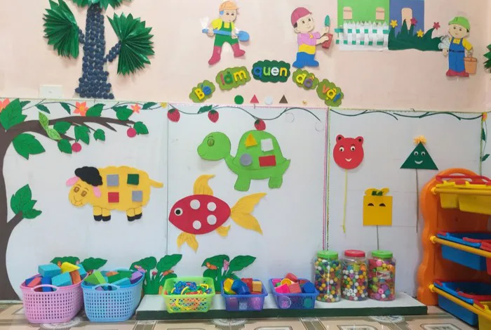 Công tác trang trí lớp học và tạo các góc mở cho trẻ hoạt động của lớp nhà  trẻ A1 năm học 2022-2023