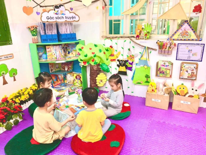 KINH NGHIỆM SẮP XẾP, TRANG TRÍ GÓC THƯ VIỆN CHO TRẺ 3-4 TUỔI Ở TRƯỜNG MẦM NON