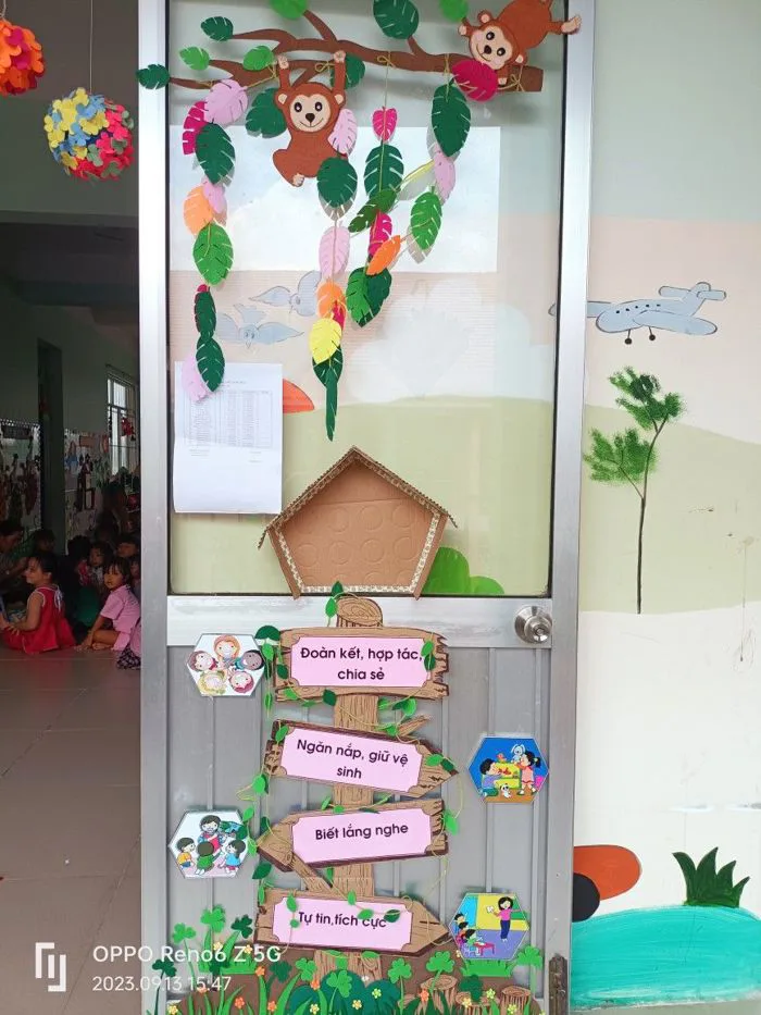 Trang trí cửa sổ mầm non | Trang trí cửa kính mầm non, Trang trí góc tuyên truyền mầm non, Trang trí cửa lớp học Trang trí cửa sổ mầm non | Trang trí cửa kính mầm non, Trang trí góc tuyên truyền mầm non, Trang trí cửa lớp học