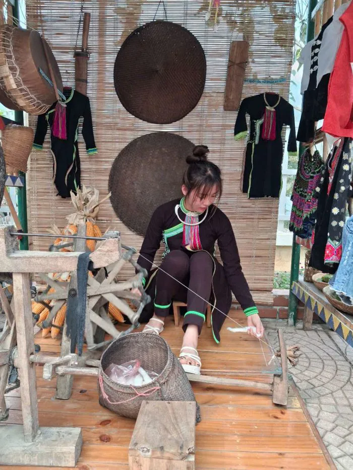 TRANG TRÍ, TẠO MÔI TRƯỜNG BÊN NGOÀI TẠI ĐIỂM TRƯỜNG TRUNG TÂM TRƯỜNG MẦM NON CĂN CO
