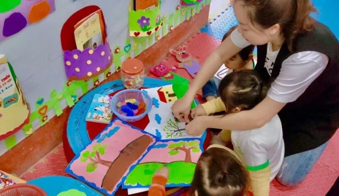 Những mẫu trang trí góc trải nghiệm mầm non ngoài trời đẹp