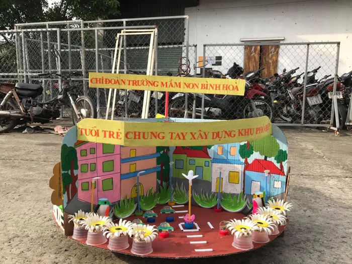 Làm mô hình từ phế liệu để bảo vệ môi trường Làm mô hình từ phế liệu để bảo vệ môi trường