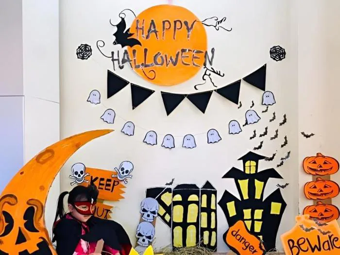 Gợi ý 8+ cách trang trí Halloween cho lớp học rùng rợn, ma quái Gợi ý 8+ cách trang trí Halloween cho lớp học rùng rợn, ma quái