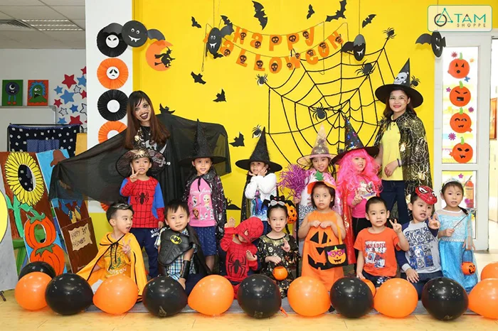 Rộ lên trào lưu trang trí Halloween cho lớp học khiến học sinh thích thú Rộ lên trào lưu trang trí Halloween cho lớp học khiến học sinh thích thú