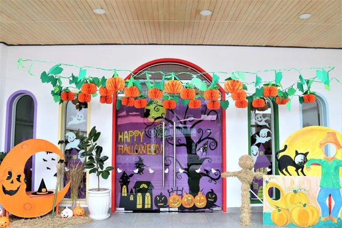 Trang trí Halloween cho lớp học độc lạ và cực dễ làm Trang trí Halloween cho lớp học độc lạ và cực dễ làm