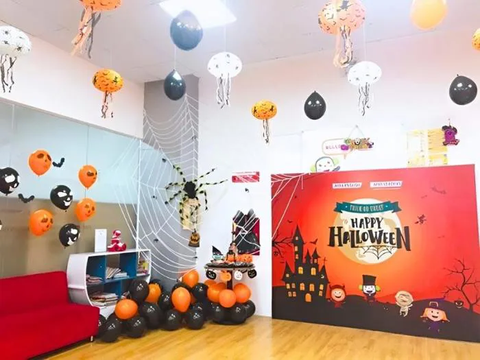 Gợi ý 8+ cách trang trí Halloween cho lớp học rùng rợn, ma quái Gợi ý 8+ cách trang trí Halloween cho lớp học rùng rợn, ma quái