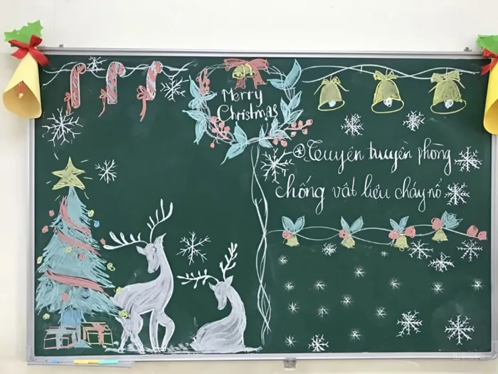 Gợi ý 7+ cách trang trí Noel lớp học đẹp, đơn giản mà rực rỡ