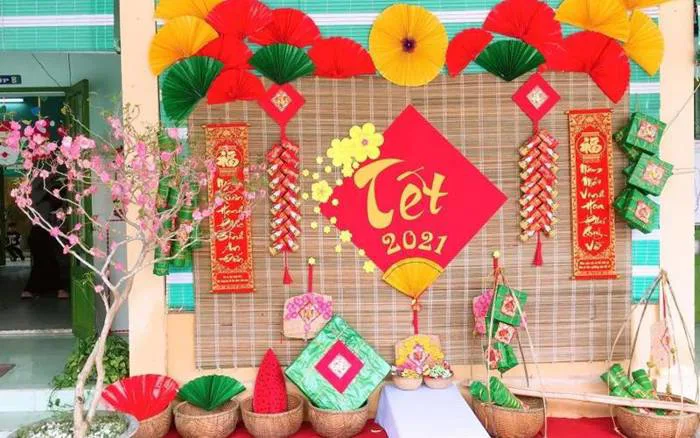 Tổng hợp những mẫu trang trí Tết cửa lớp mầm non đẹp, dễ làm